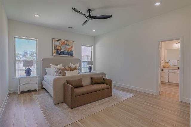 Building Photo - 1208 Oak Harbor Blvd