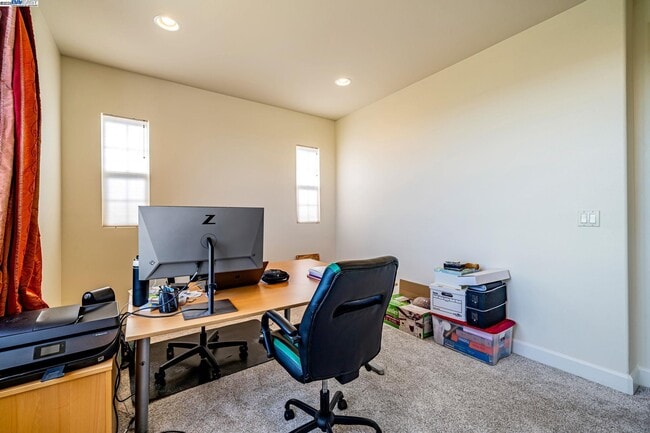 Building Photo - 2048 Feathermint Dr