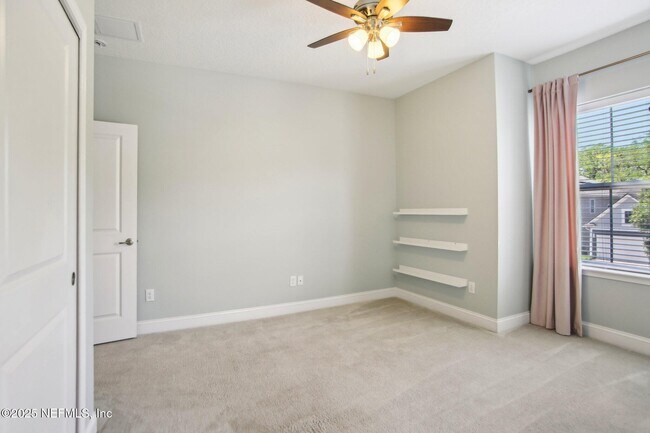 Building Photo - 439 Pelican Pointe Rd