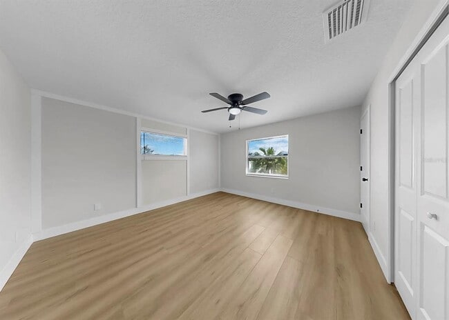 Building Photo - 6515 Santiago Ct