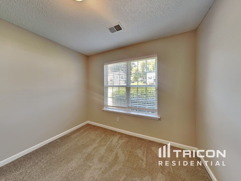Building Photo - 1090 Augusta Woods Dr