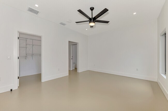 Building Photo - 2144 Webber St