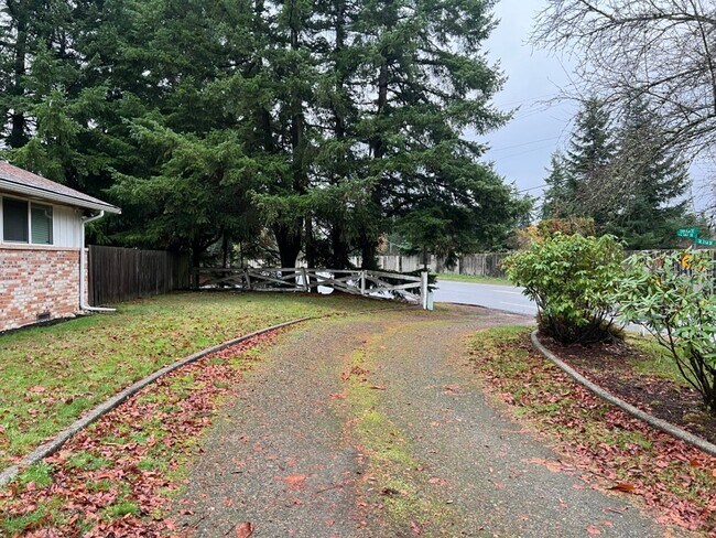 Building Photo - 3Bd/1.5Ba Covington House