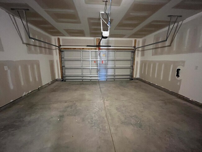 Building Photo - Brand New Home Located in Sought After Cane Bay Plantation