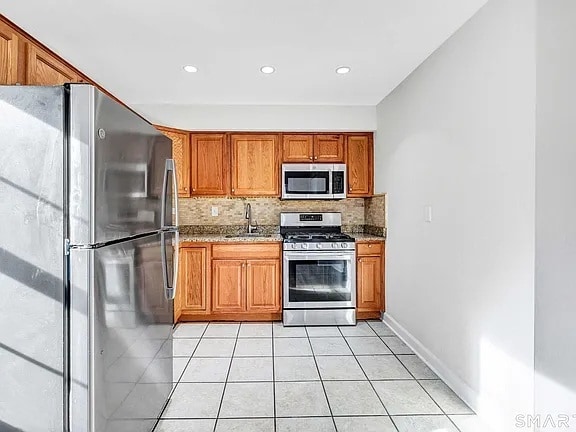 Building Photo - 249 Sunnyridge Ave