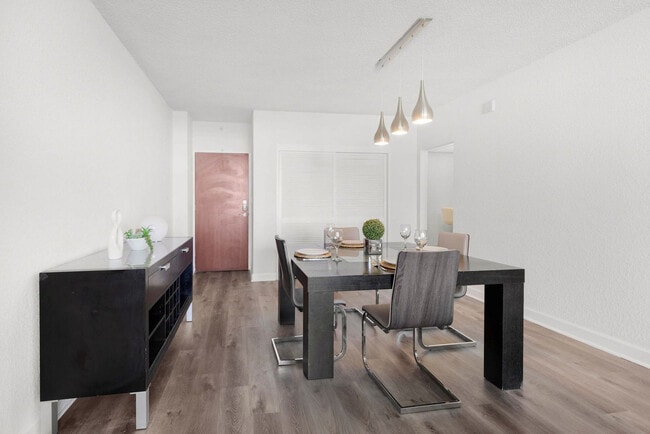 Building Photo - 4001 S Ocean Dr