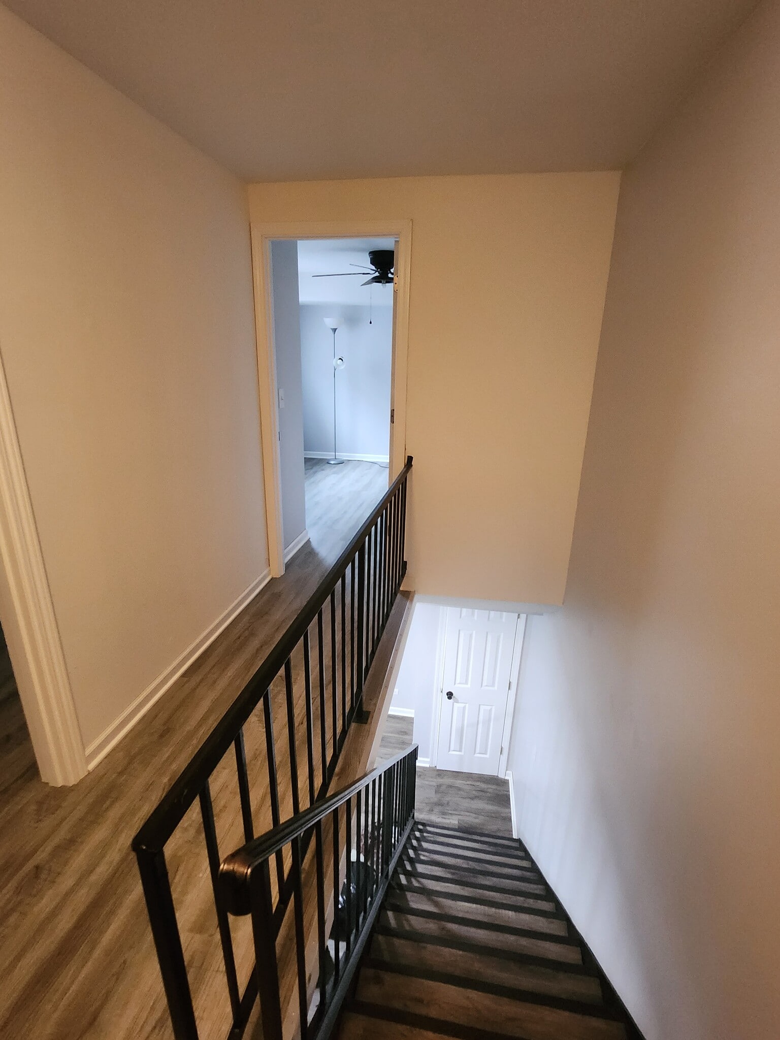 Upstairs hall - 946 Morningside Ln