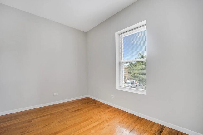 Building Photo - 3924 W Altgeld St