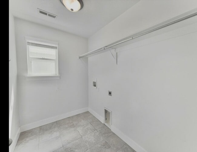 Building Photo - 3 Bed | 2.5 Bath | 2,365 sq ft above grade | Full unfinished basement | 2-car garage