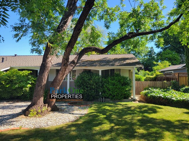 Building Photo - COMING SOON! Spacious single level Woodlan...