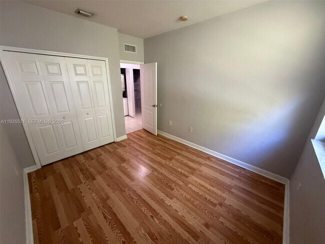 Building Photo - 1543 SE 25th St