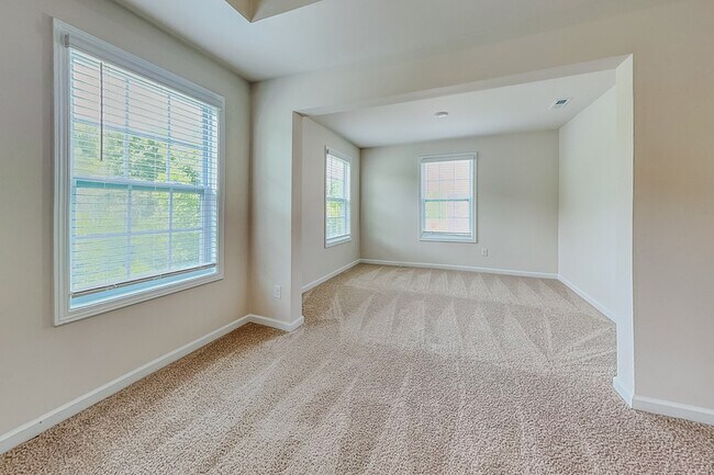 Building Photo - 5301 Ennisworth Ln