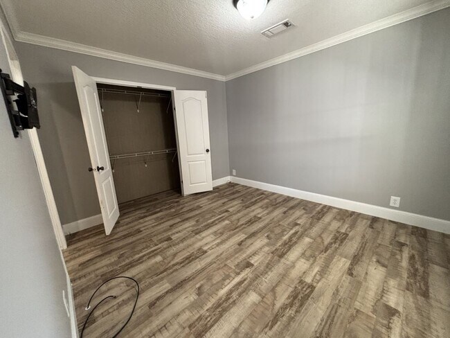 Building Photo - 2323 NW 46th Ct