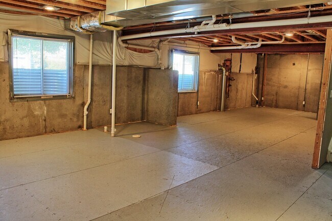 Building Photo - 4 bed 2.5 bath home in the Meadows