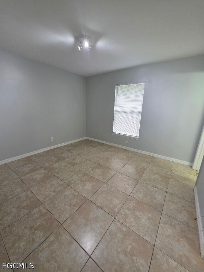 Building Photo - 4836 Golfview Blvd