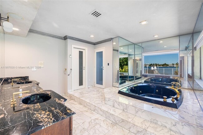 Building Photo - 1375 N Biscayne Point Rd