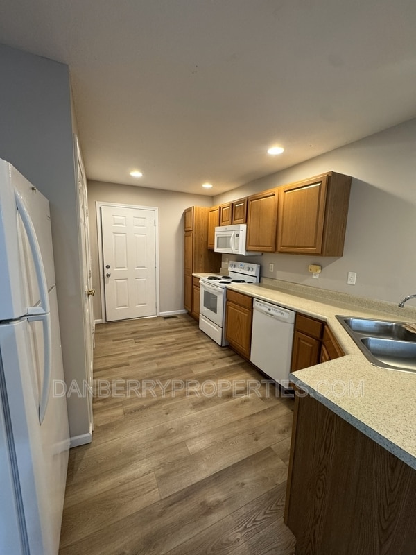 Building Photo - 216 Madison Ave