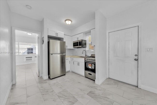 Building Photo - 1839 Funston St