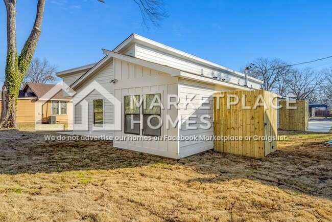 Building Photo - 801 Goodwyn St