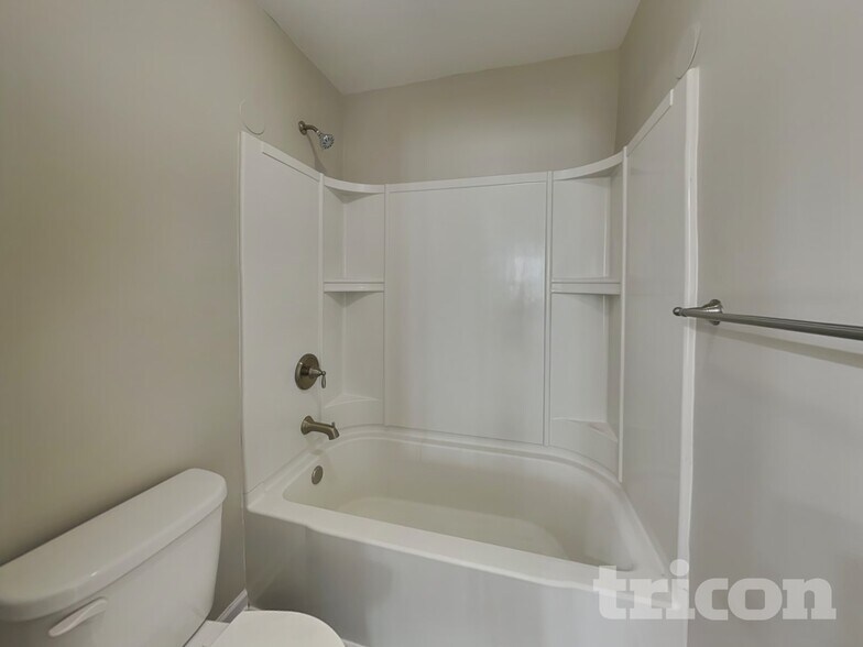 Building Photo - 703 Bench Ln