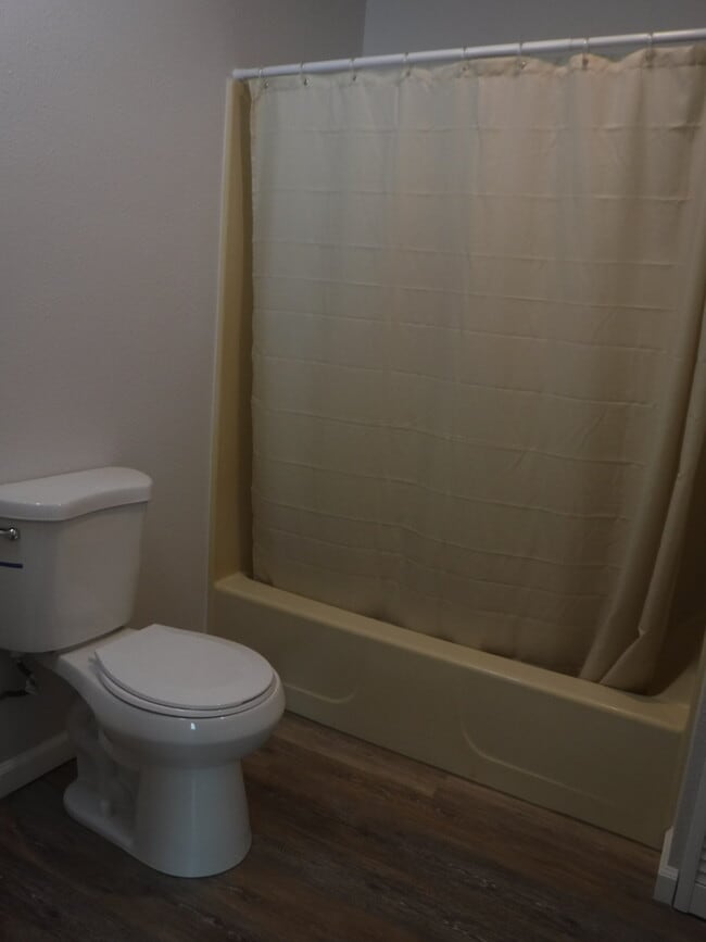 Building Photo - Charming Home In Central Location
