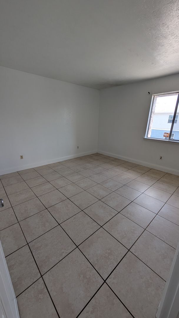 Building Photo - One Bedroom with balcony.