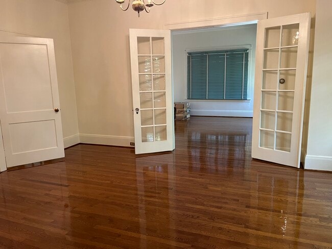 Building Photo - 220 E Montgomery St