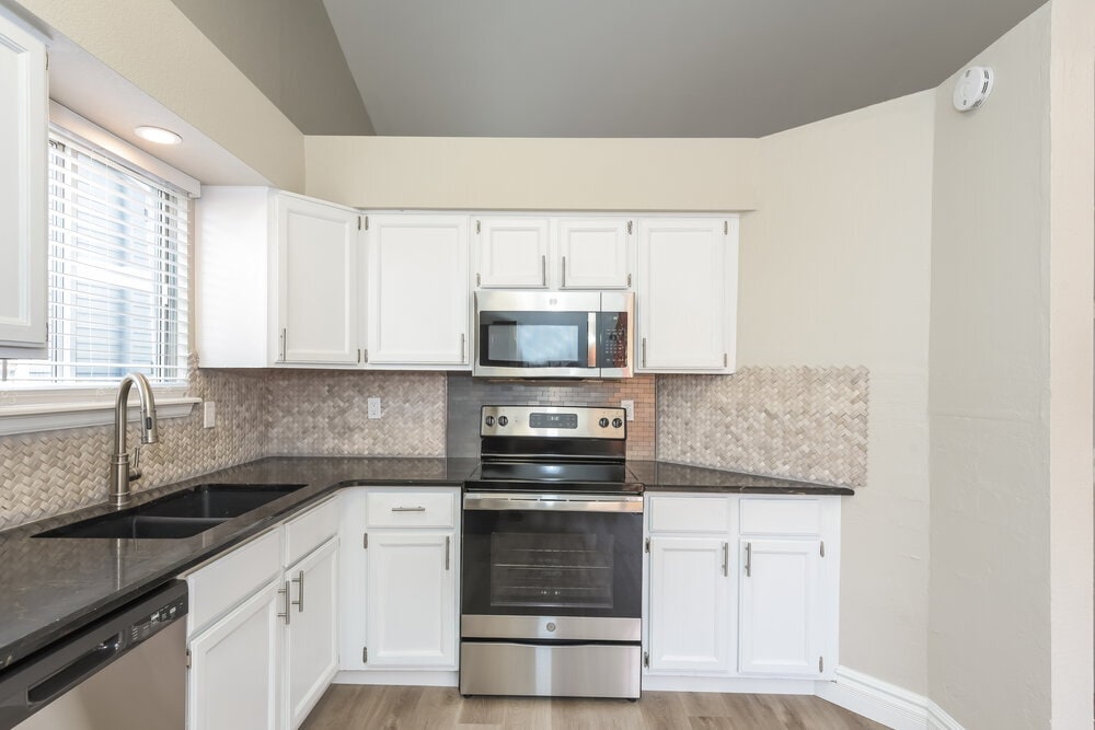 Building Photo - 7647 Halleys Dr