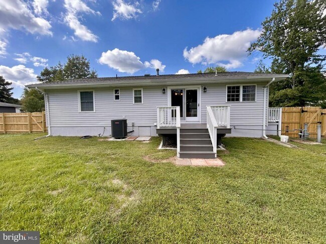 Building Photo - 3108 Waverly Dr