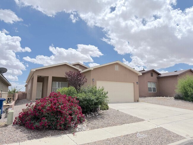 Building Photo - Beautiful 3 bed 2 bath in SW Albuquerque! Spacious layout. New Flooring! 2 Car Garage. Near 98th ...