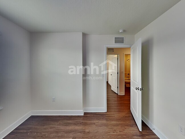 Building Photo - 413 Pine Terrace Dr