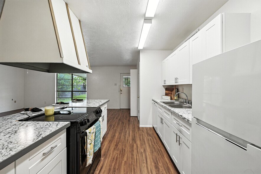 Building Photo - 7101 Christie Ln