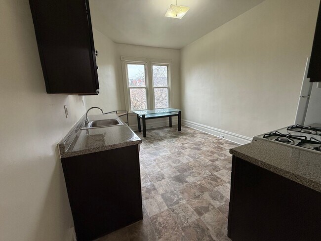 Building Photo - 145 Plymouth St