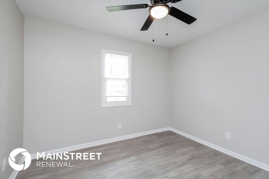 Building Photo - 220 Pine Rd