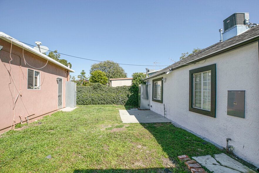 Building Photo - 10955 Burnet Ave