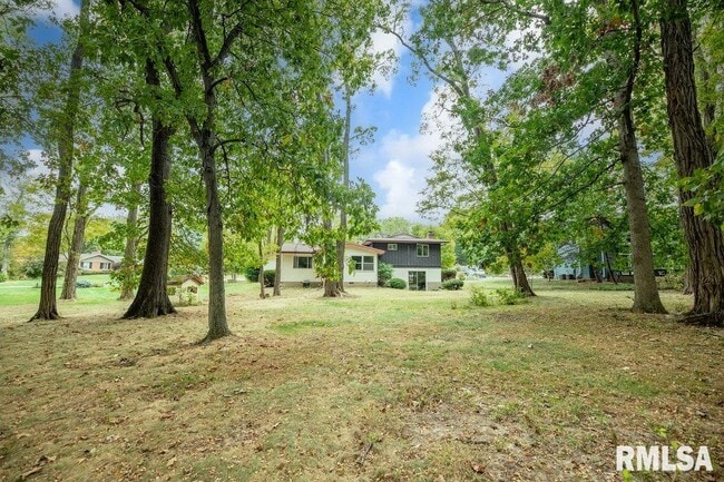 Building Photo - 9019 N Locust Ln