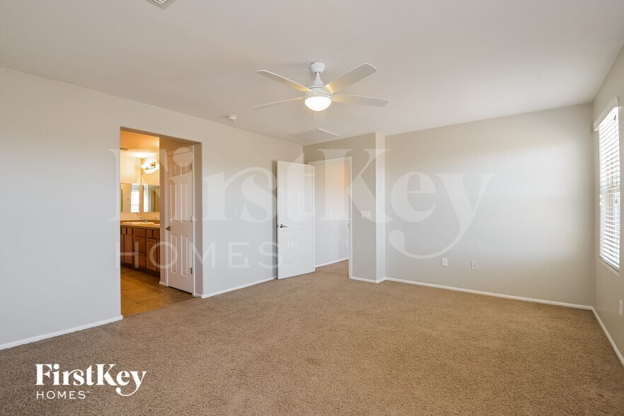 Building Photo - 10463 S Cutting Horse Dr