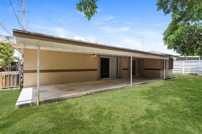 Building Photo - 809 SW 8th Ave