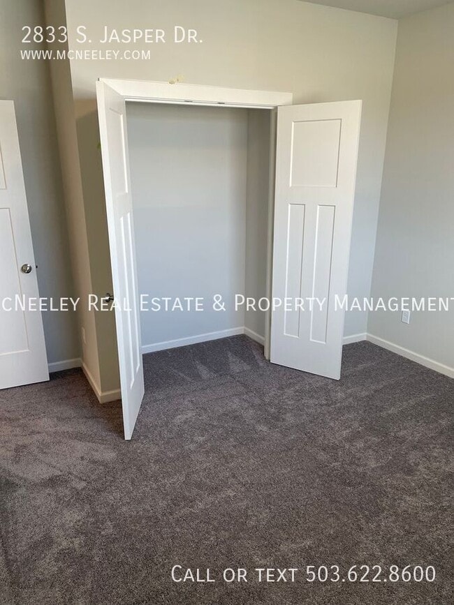 Building Photo - 2833 S Jasper Dr