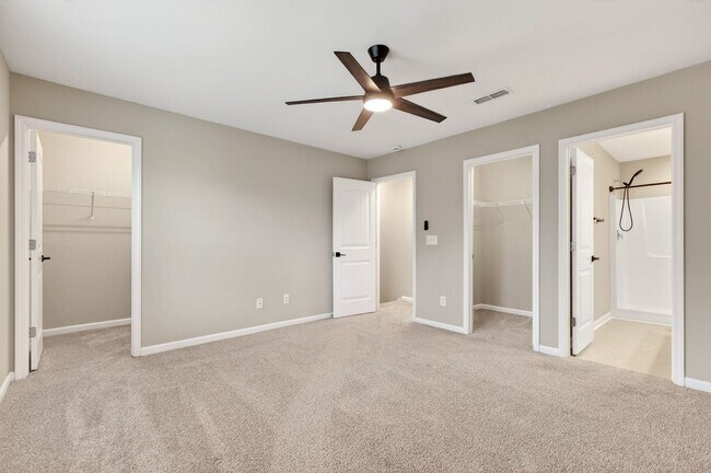 Building Photo - 117 Holly Berry Ln