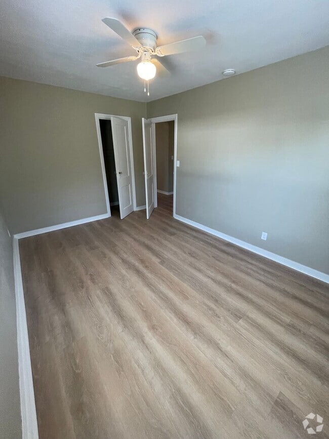 Building Photo - Fully Remodeled Home on Large Lot!