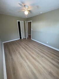 Building Photo - Fully Remodeled Home on Large Lot!