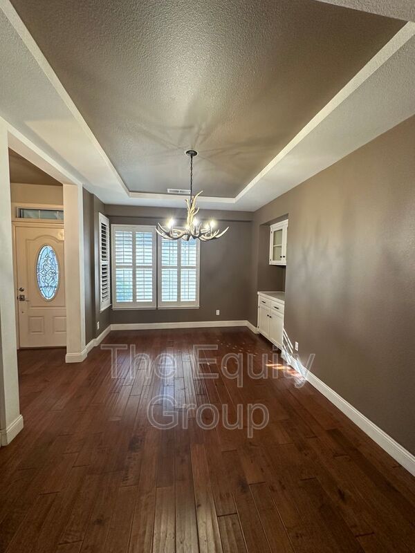 Building Photo - 540 W Birch Ct