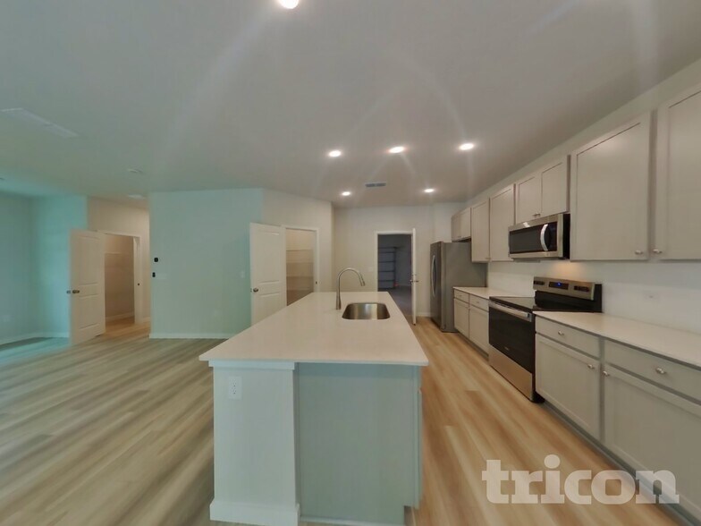 Building Photo - 14918 Macadamia Ln