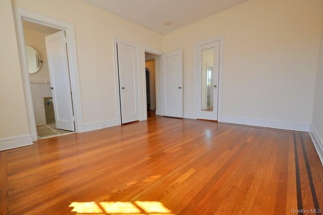 Building Photo - 155 Garth Rd