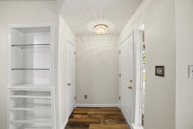 Building Photo - 700 Horizon Trail