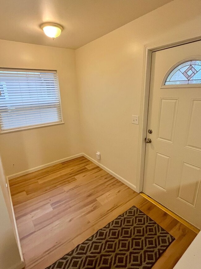 Building Photo - Updated Cully Neighborhood 3 Bedroom Townhome with Hardwoods, Fully Fenced Yard