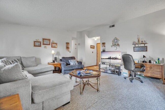 Building Photo - 922 SW 60th St