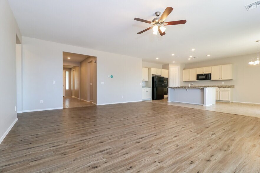 Building Photo - 6114 S 30th Ln