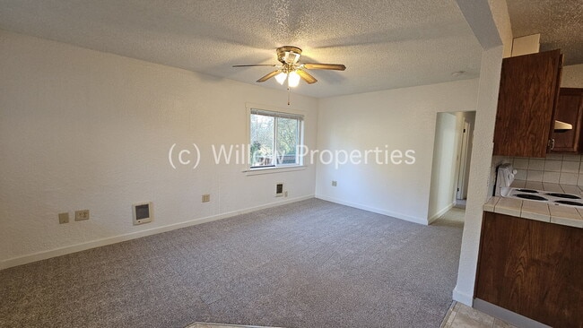 Building Photo - Quaint Two Bedroom in Lakewood